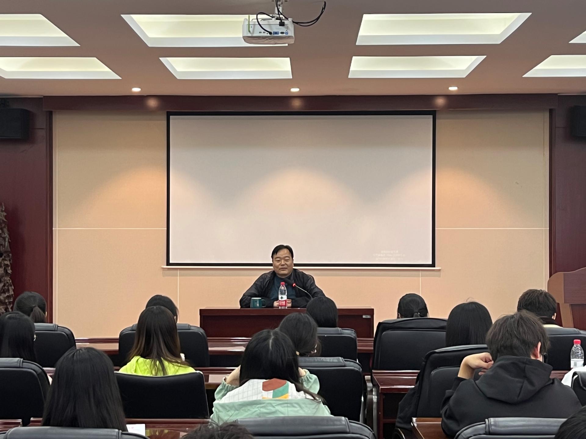 加快推进财经科技创新  助力实现高水平科技自立自强 ——公司开展经理讲“思政课”