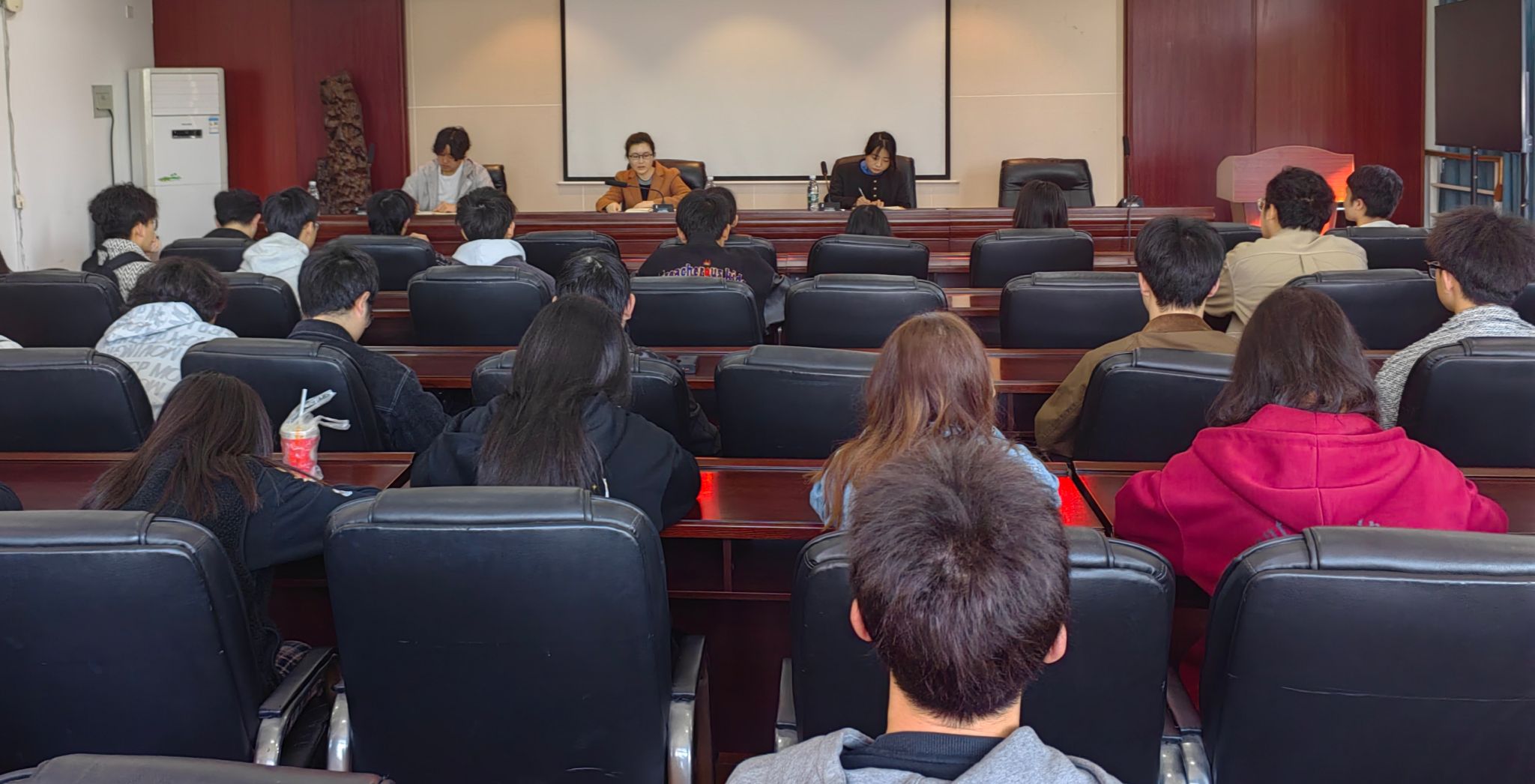 公司开展本科生综合素质评价结果分析，强化学业规划指导