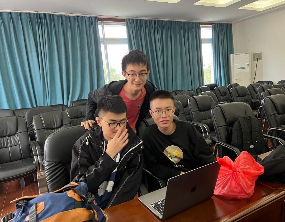 公司学子在四川省老员工程序设计大赛夺一金四铜