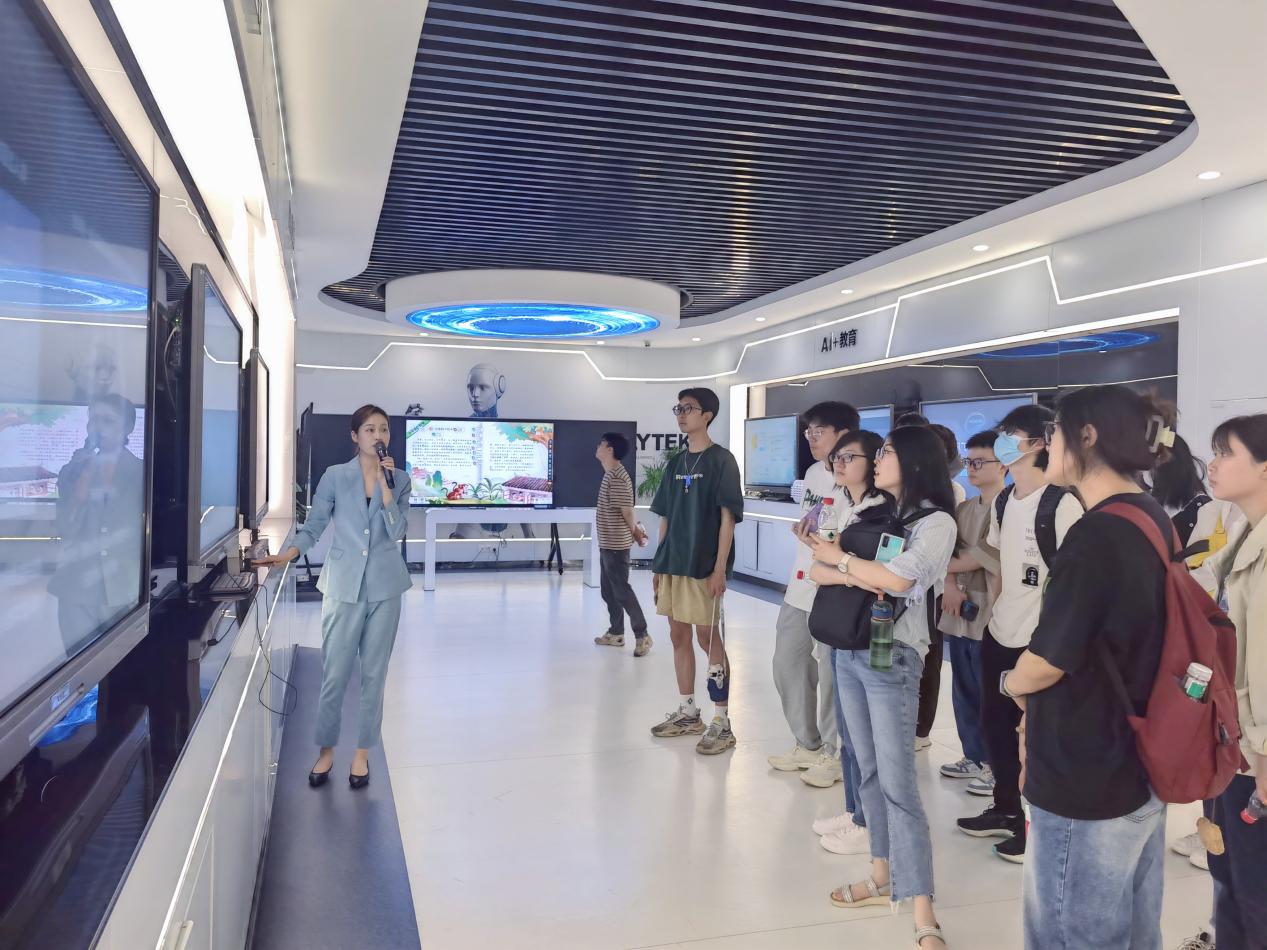 AI赋能未来，公司学子参加科大讯飞四川分公司企业开放日活动