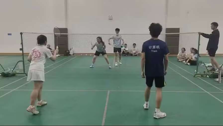 “羽你同行”羽毛球赛圆满结束