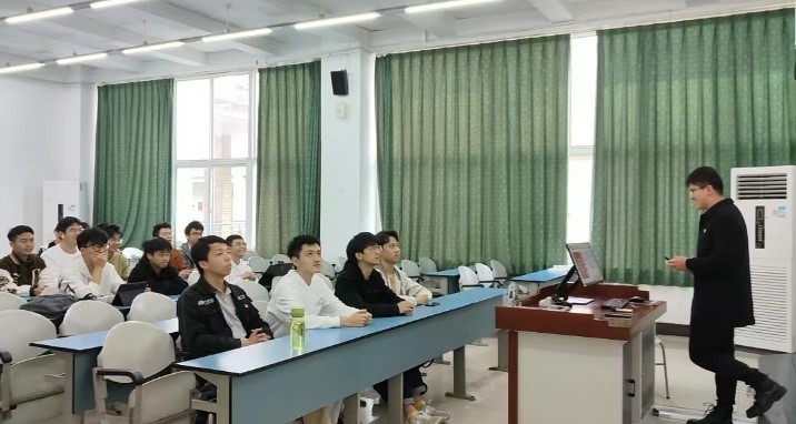 公司2022级硕士研究生党支部专题学习党的二十大精神